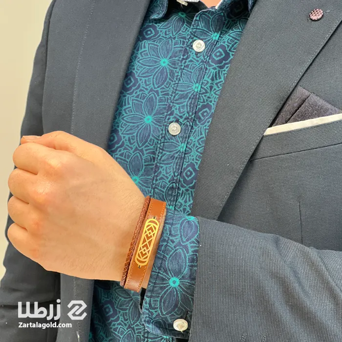 دستبند چرم عسلی و پلاک اسلیمی کد B2246 دستبند چرم عسلی و پلاک اسلیمی کد B2246